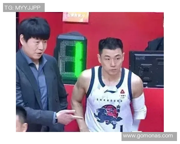 高诗岩：从青涩新星到篮球场上的闪耀之星，见证成长与奋斗的传奇旅程